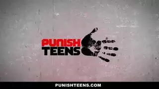 PunishTeens - لاتينا يحصل هيمن و الحمار مارس الجنس