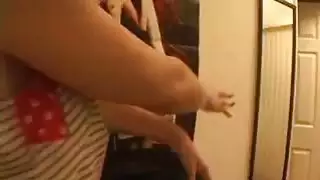 تناول الطعام خارج هذا الهرة المدبوغة