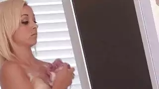 قصف ماتي غرفة شقراء ماتي على الفيديو