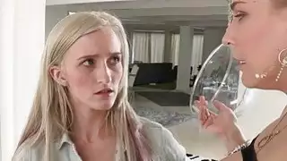 سوبر الساخنة الانطباعات العارية مع Skylar الأخضر وانجيل Allwood
