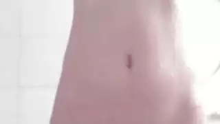 اشتعلت الآسيوية Stepsis 19 على كاميرا تجسس