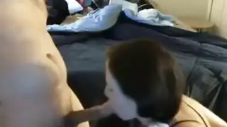 هواة امرأة سمراء deepthroat اللسان