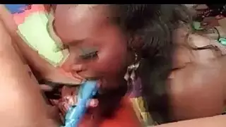 مثليه خشب الأبنوس كس يمسح و دسار مارس الجنس