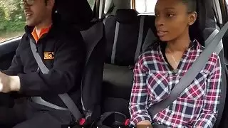 طالب مثليه حصلت الشفوي في سيارة مدرسة القيادة