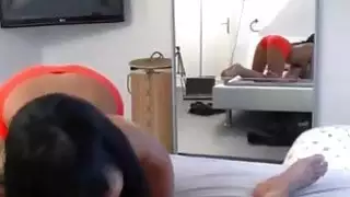 امرأة سمراء فاتنة اللسان و الشرج
