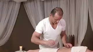 من ذوي الخبرة مدلك الانفجارات الحمار كبيرة سمراء