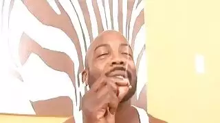 بروك تايلور يعطي رئيس و Bangs ضخم أسود كوك
