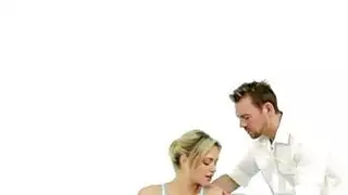 مرنة جدا شقراء مرح