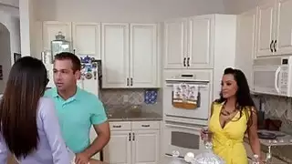 ضيق في سن المراهقة افا تايلور جلسة الثلاثي مع stepmom والرجل