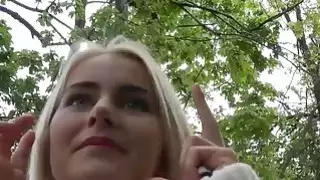 يحصل يستحضر الهواة الساخنة شقراء Eurobabe في الغابة