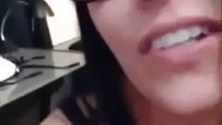 كبير Titty كاميرا ويب فتاة استمنى إلى النشوة الجنسية
