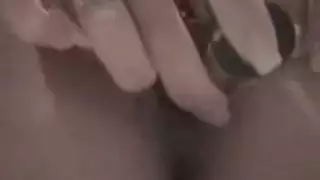 بعد بالإصبع لها الرطب العضو التناسلي النسوي مدلل فرخ ضئيلة يعطي اللسان شجاع