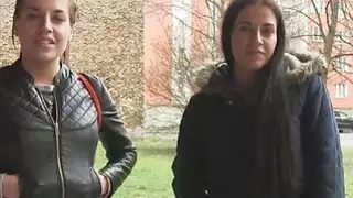 سخيف واحدة من التوائم وامض كسر