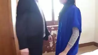 لاجئ لاجئ عربي يستلم ديك كبير داخل بوسها الضيق
