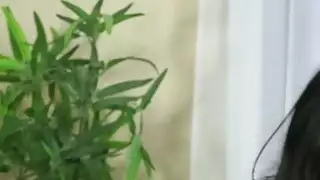 مدلكة شرقية استغلها عميلها على طاولة التدليك