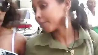 مفلس مثليه Ebonies الحصول على البرية مع أنفسهم داخل غرفة النوم