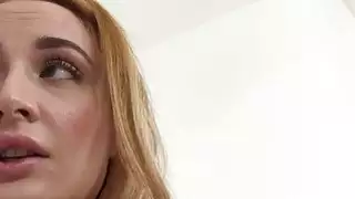وكيل وهمية يبشر بالوظيفة لهواة بعد ممارسة الجنس