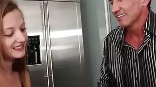 خطوة نحيف ابنة ماريسا يأخذ الديك طويلة