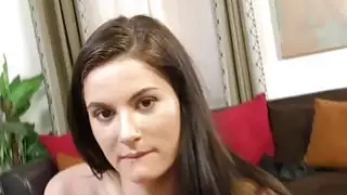 يتمتع الفرخ جميلة HANDJOB والأحمال الحيوانات المنوية على وجهها