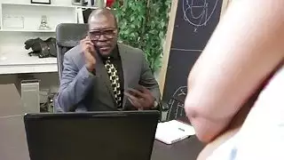 مفلس جبهة مورو يحصل على شغل بواسطة اثنان أسود قضبان في مكتب