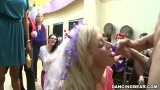 حفلة في الصالون