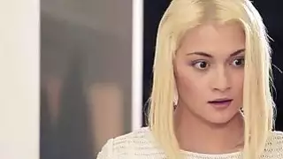 STEPMOM كايلا الأخضر الثلاثي مع المراهقين
