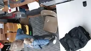 سخيف the shoplifter هو الكثير من المرح