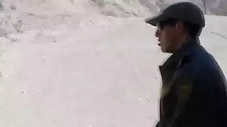 يحصل في سن المراهقة لحمي كس محلوق شغلها حرس الحدود