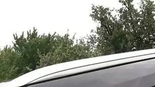 مفلس الروسية فتاة fucks في سيارة في جمهور pov