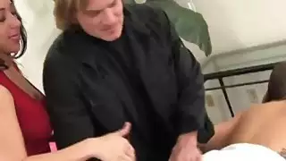 متحمس في سن المراهقة سبينر جينا ليه تحصل مارس الجنس في الثلاثي مع stepmom
