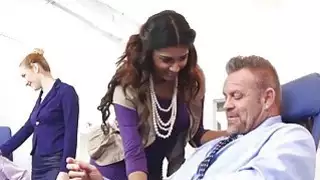 جيجي flamez و Katalina ميلز والأمناء
