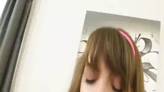 مشاركة الفتيات في سن المراهقة سخيف الرجل في مجموعة