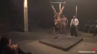 سيسيليا فيغا يحصل على الحمار مارس الجنس في roomfull من المشاهدين