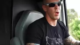 كيلي جونز يحصل بوسها مارس الجنس من الصعب على أعلى