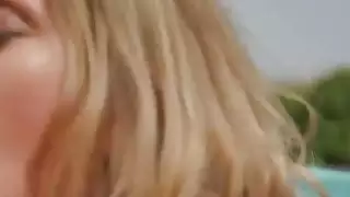 عشاق الفرخ مثليه بالإصبع وأكل الخطف الحلو