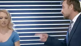 تلميذة شقراء مع كبير الثدي hitchhiking والملاعين