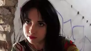 امرأة سمراء جميلة Eurobabe مارس الجنس نقدا