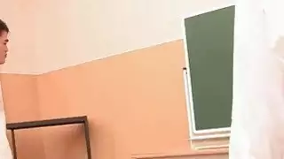يحصل انتقد المعلم الآسيوية وتمتص