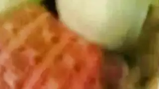 صديقة عربية قرنية تأخذ صديقها الديك الدسم على بوسها الرطب شعر