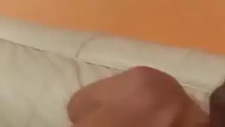 شاب Zsofia يرضي رجل مبتور الأطراف مع جسدها النحيف