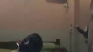 الرقيق الآسيوي الحلق الحصول على قصف الحلق