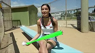 إميلي ويليس هي عاهرة مجردة