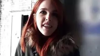 قصفت الفتاة التشيكية لجزء من المال
