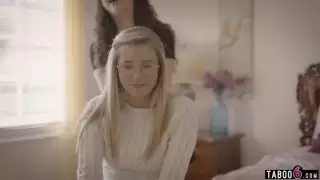 Stepsister في سن المراهقة وخدعة BFF لها أخ غير الشقيق