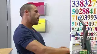 تحصل مارس الجنس تلميذة في الفصل