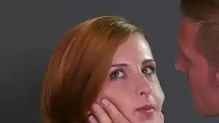 مقيد رقيق كس خبطت في بدسم