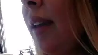 الثدي الضخم الوحيد المسموح به في عرض كاميرا الويب هذا