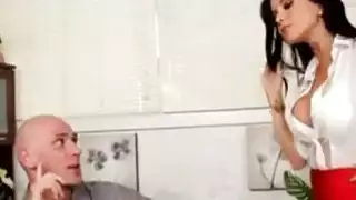 Romi Rain - عازمة على مكتب
