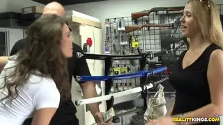 المرح و المتشددين