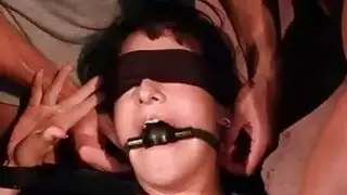 ثلاثة رجال سخيف و slavegirl المذلة